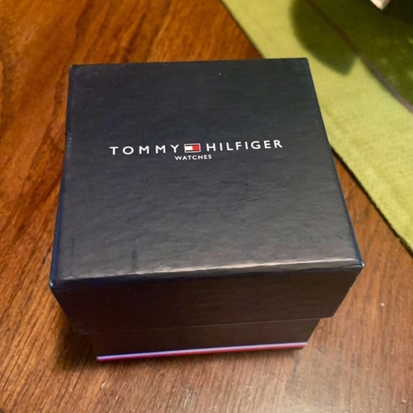 Tommy Hilfiger rose gold women’s watch! NWT! - Picture 5 of 6